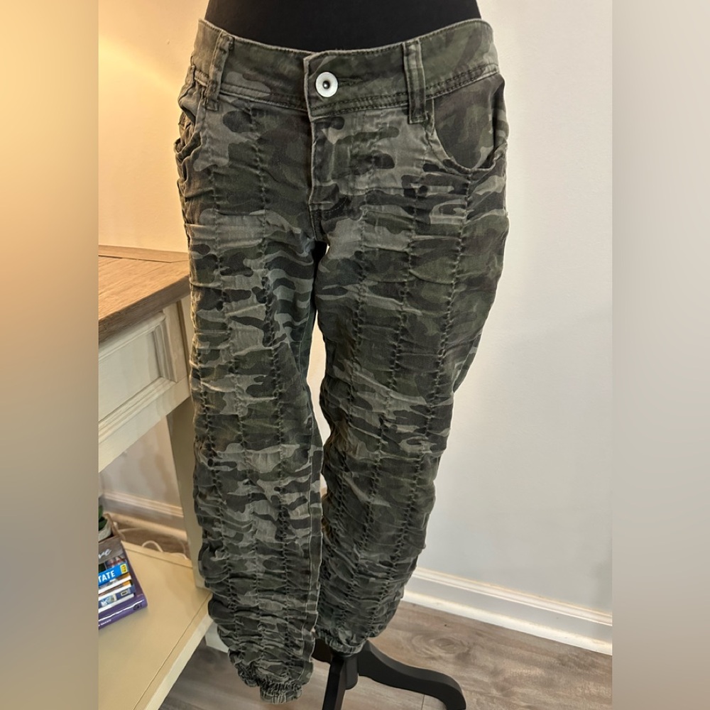 dots Camo Ankle Pants - Size 6